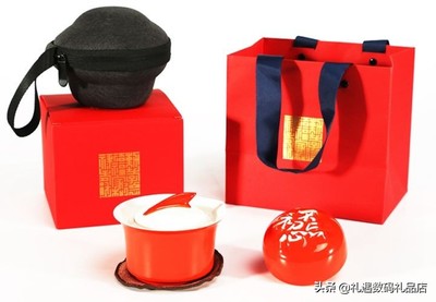 公司年会伴手礼推荐 创意设计与实用方案